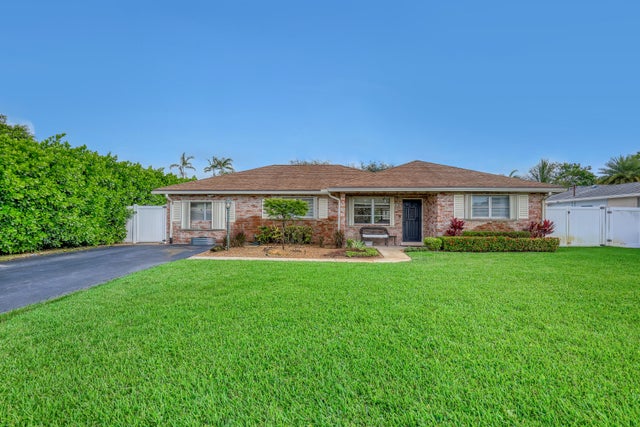 2 of 49 - 1915 Laurel Lane, Lake Clarke Shores, FL