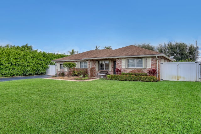 3 of 49 - 1915 Laurel Lane, Lake Clarke Shores, FL