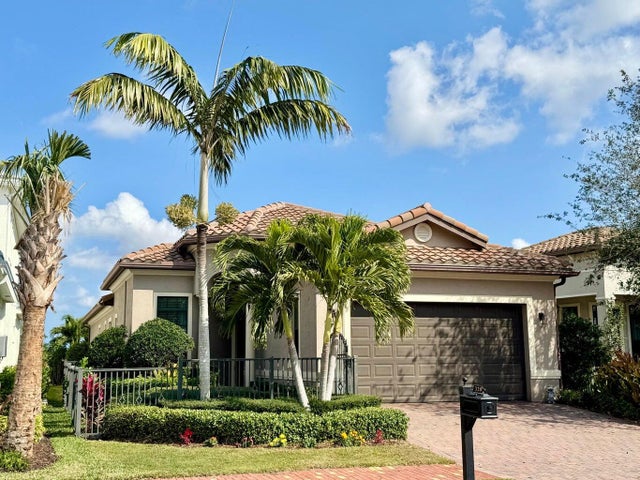 2 of 39 - 320 Se Fascino Circle, Port Saint Lucie, FL