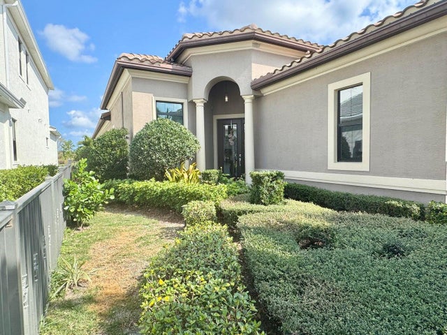 3 of 39 - 320 Se Fascino Circle, Port Saint Lucie, FL