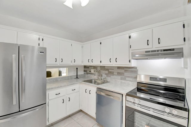 2 of 48 - 3090 Nw 46th Avenue #105c, Lauderdale Lakes, FL