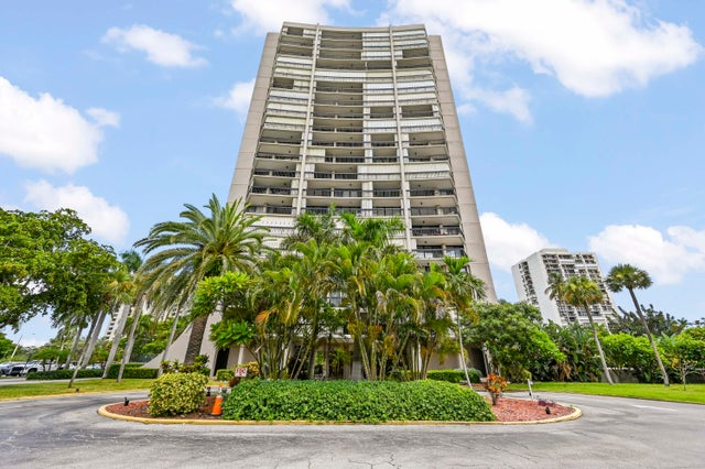 1 of 30 - 2425 Presidential Way #1006, West Palm Beach, FL