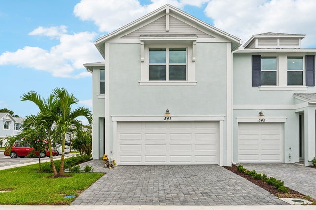 1 of 33 - 541 Salisbury Circle, Fort Pierce, FL