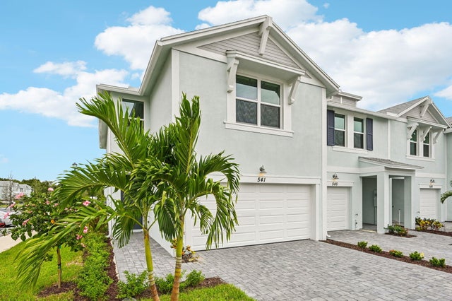 2 of 33 - 541 Salisbury Circle, Fort Pierce, FL