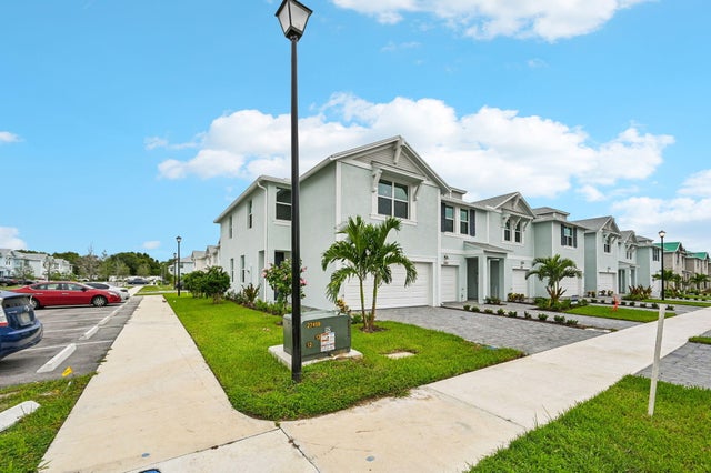 4 of 33 - 541 Salisbury Circle, Fort Pierce, FL