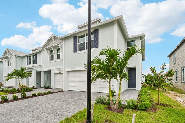 2 of 31 - 569 Salisbury Circle, Fort Pierce, FL