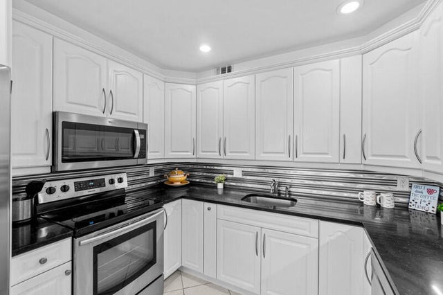 1 of 16 - 4013 Yarmouth A, Boca Raton, FL