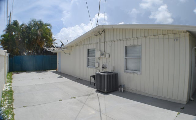 4 of 17 - 377 Nw Nw 49th Street Street, Fort Lauderdale, FL