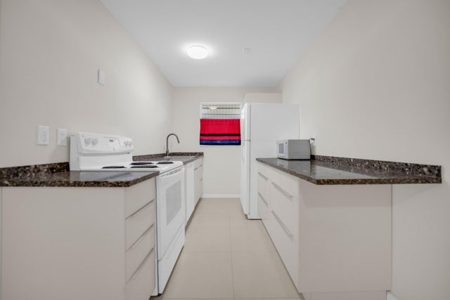 3 of 47 - 1105 N Oakridge Circle #c, Lake Worth, FL