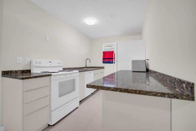 4 of 47 - 1105 N Oakridge Circle #c, Lake Worth, FL