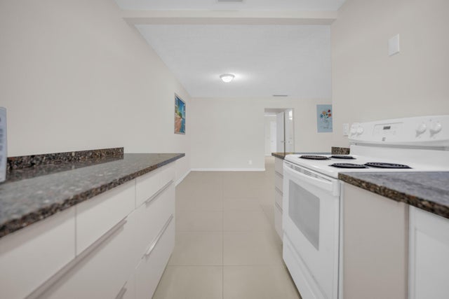 5 of 47 - 1105 N Oakridge Circle #c, Lake Worth, FL