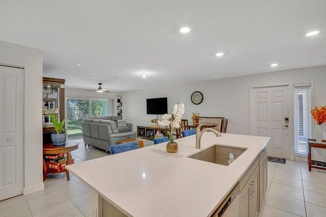 3 of 16 - 6765 Broadwater Lane, Lake Worth, FL