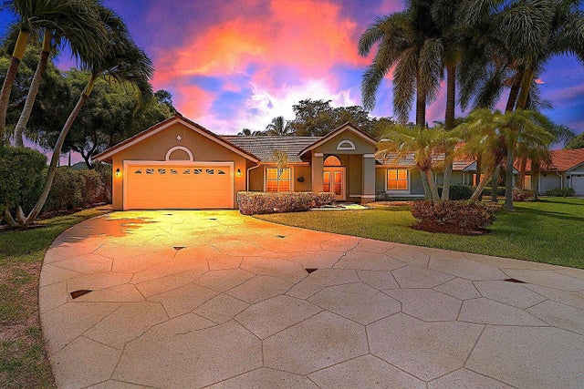 1 of 43 - 6073 Wedgewood Village Circle, Lake Worth, FL