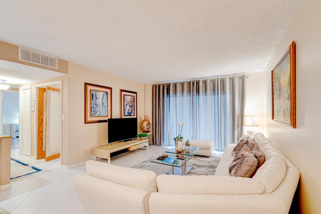 3 of 41 - 4350 Hillcrest Drive #214, Hollywood, FL