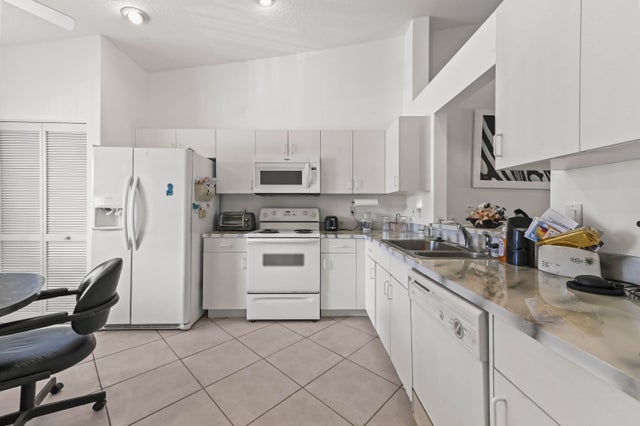 4 of 48 - 5952 Regal Glen Drive #207, Boynton Beach, FL
