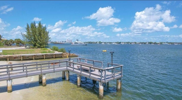 3 of 20 - 5600 N Flagler Drive #210, West Palm Beach, FL