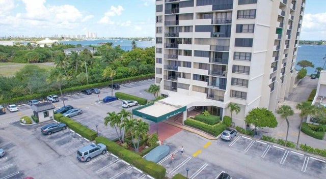 4 of 20 - 5600 N Flagler Drive #210, West Palm Beach, FL