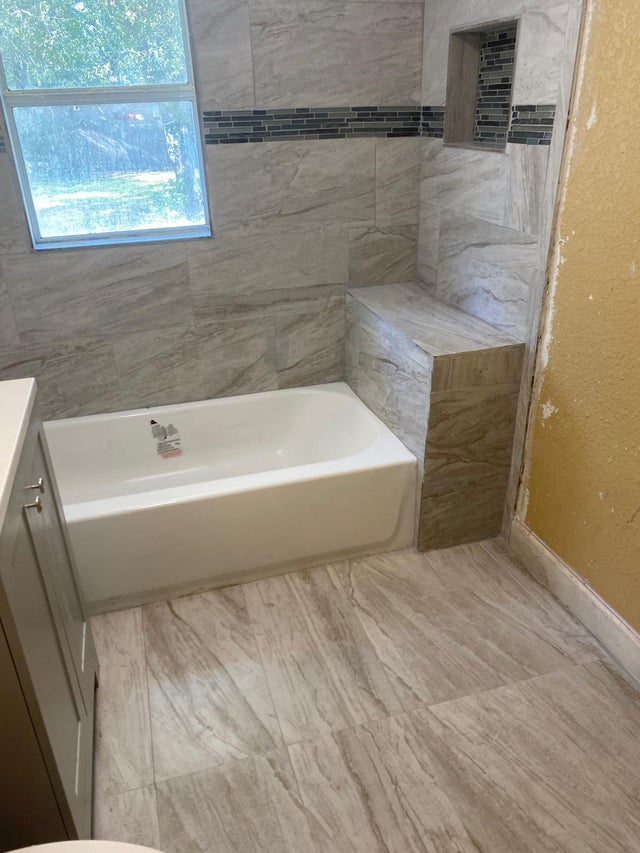 1 of 5 - 143 N 15th Street, Fort Pierce, FL
