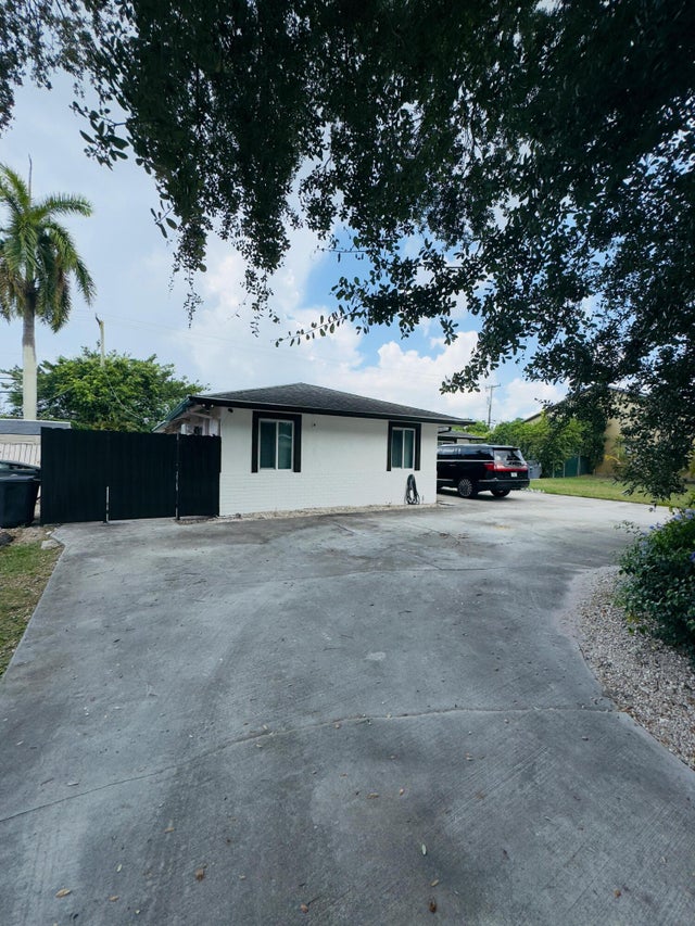 5 of 39 - 4692 Dolphin Drive, Lake Worth, FL