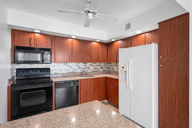 4 of 20 - 306 Wellington E, West Palm Beach, FL