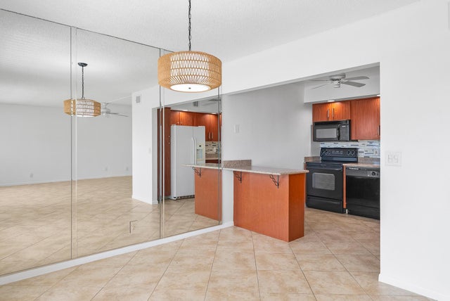 5 of 20 - 306 Wellington E, West Palm Beach, FL