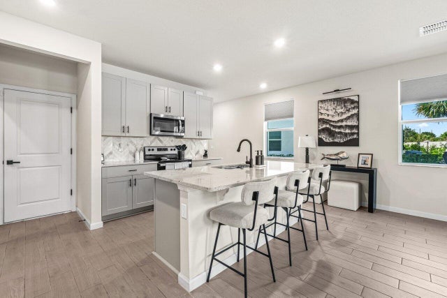 3 of 22 - 5612 Mentmore Drive, West Palm Beach, FL