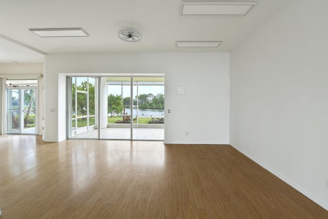 4 of 33 - 710 Se Essex Drive, Port Saint Lucie, FL
