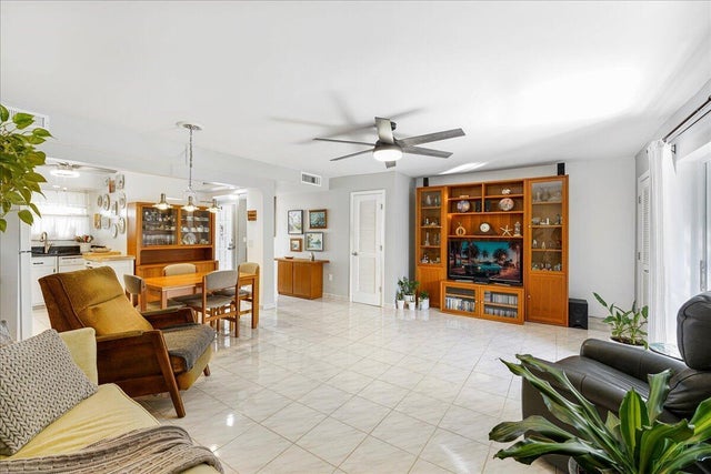 5 of 27 - 953 Se 10th Street #6b, Deerfield Beach, FL