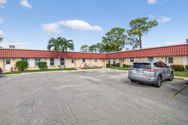 3 of 53 - 676 B Laconia Cr #b, Lake Worth, FL