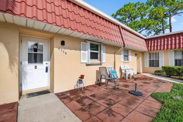 4 of 53 - 676 B Laconia Cr #b, Lake Worth, FL