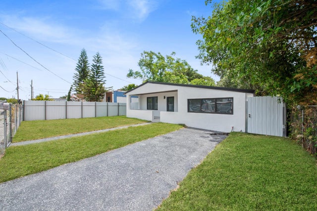 1 of 25 - 860 Nw 70th Street, Miami, FL