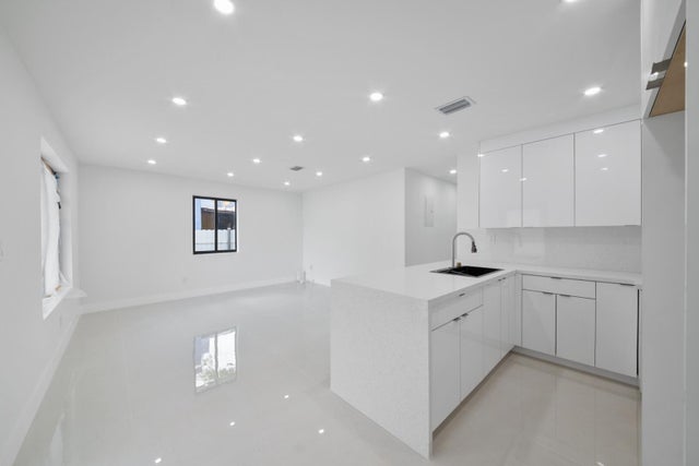 5 of 25 - 860 Nw 70th Street, Miami, FL
