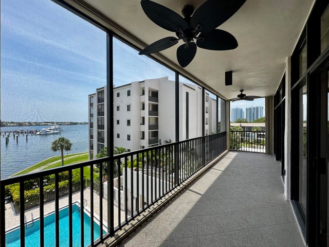 3 of 24 - 11370 Twelve Oaks Way #418, North Palm Beach, FL