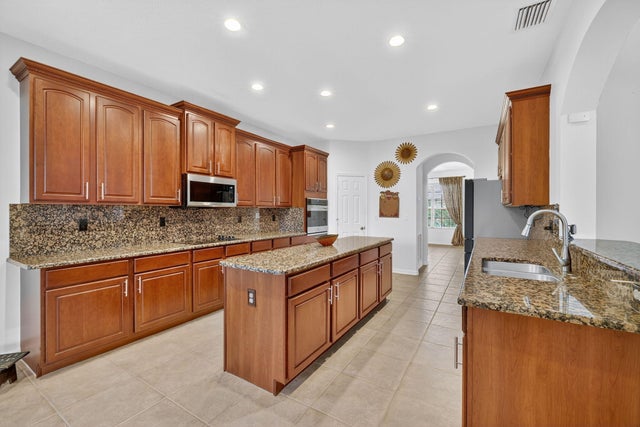 2 of 92 - 546 Se Nome Drive, Port Saint Lucie, FL