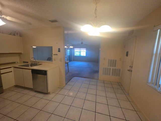 3 of 17 - 7690 Tahiti Lane #202, Lake Worth, FL