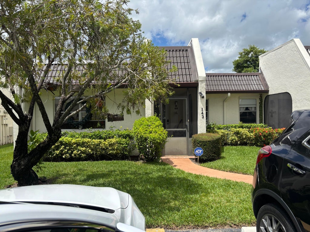 143 Lake Susan Dr, West Palm Beach