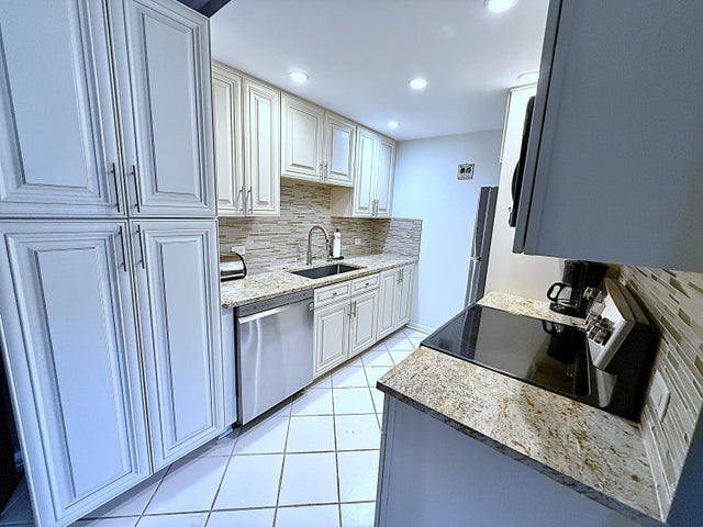 2 of 57 - 1028 Newport H, Deerfield Beach, FL