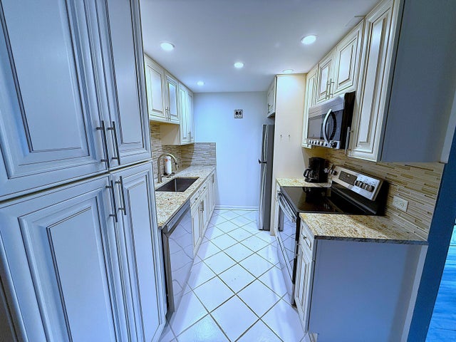 4 of 57 - 1028 Newport H, Deerfield Beach, FL