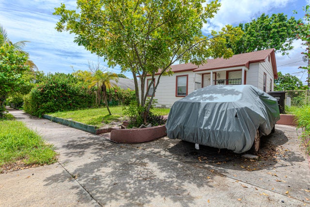 3 of 15 - 822 30th Court, West Palm Beach, FL