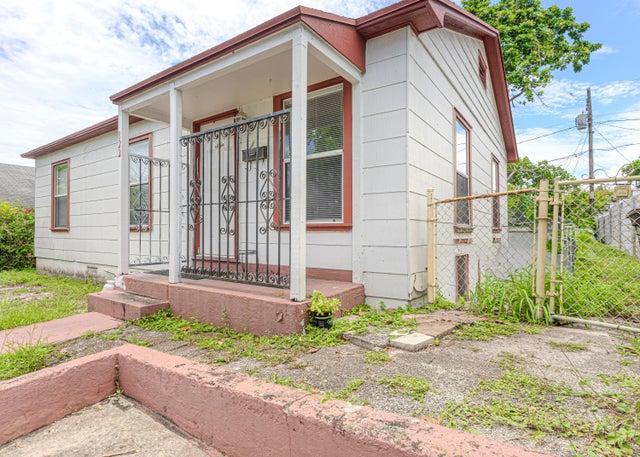 4 of 15 - 822 30th Court, West Palm Beach, FL