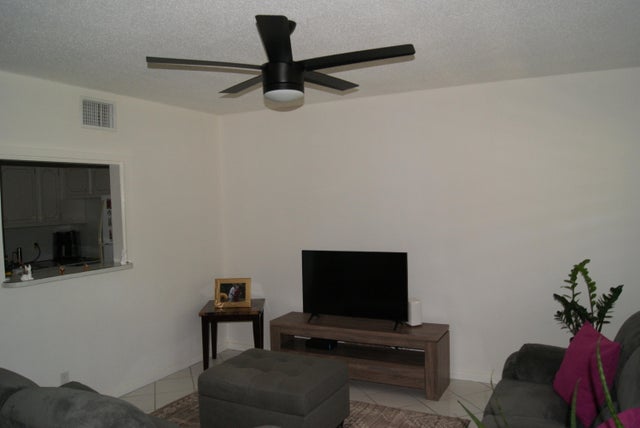 4 of 12 - 215 Sheffield I, West Palm Beach, FL