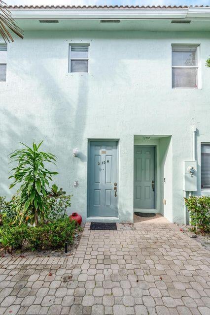 2 of 33 - 3156 Laurel Ridge Circle, Riviera Beach, FL