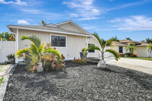3 of 38 - 6041 Lace Wood Circle, Lake Worth, FL