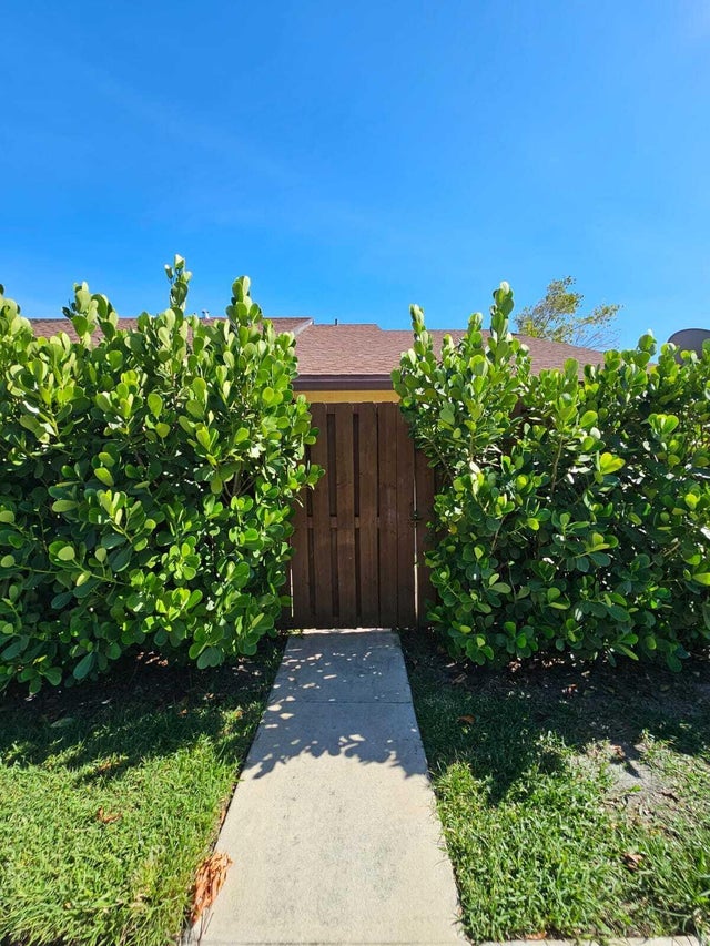 491 Springdale Circle, Palm Springs