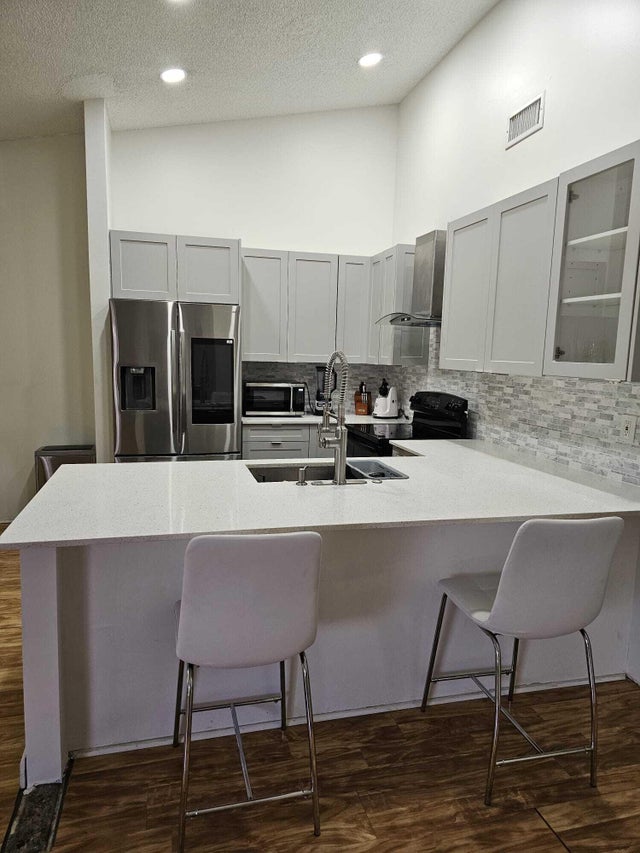 4 of 18 - 491 Springdale Circle, Palm Springs, FL