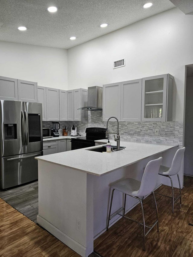 5 of 18 - 491 Springdale Circle, Palm Springs, FL