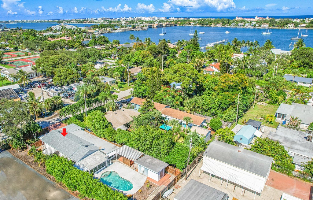 110 E Lake Worth Av, Lantana