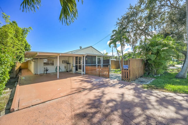 2 of 36 - 110 E Lake Worth Avenue, Lantana, FL