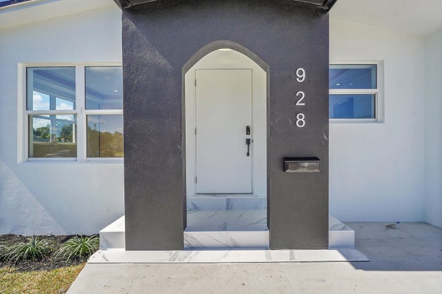 3 of 61 - 928 Market Street, West Palm Beach, FL