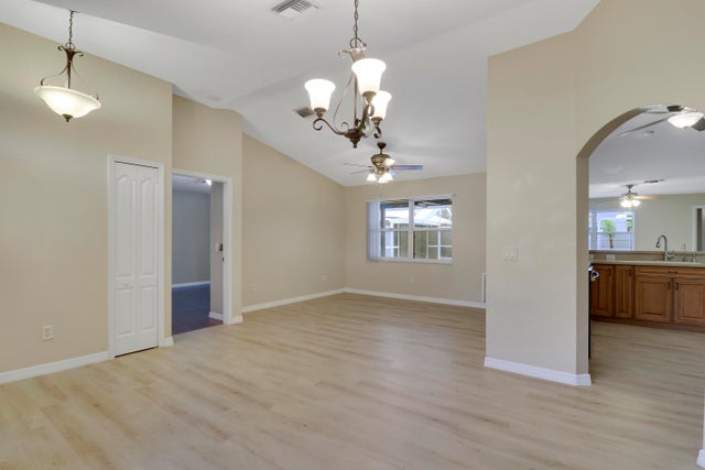 4 of 19 - 5475 Nw Scepter Drive, Port Saint Lucie, FL